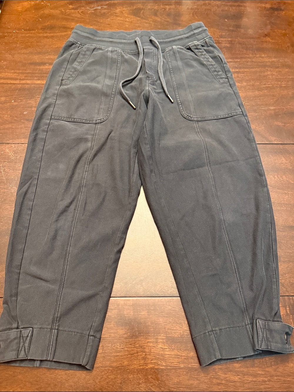 Athleta women’s Charcoal Drawstring Casual Pants. Inseam 21 drawstring